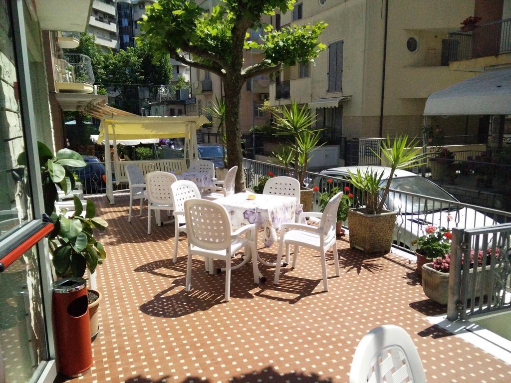 Hotel Ronconi Rimini Luaran gambar