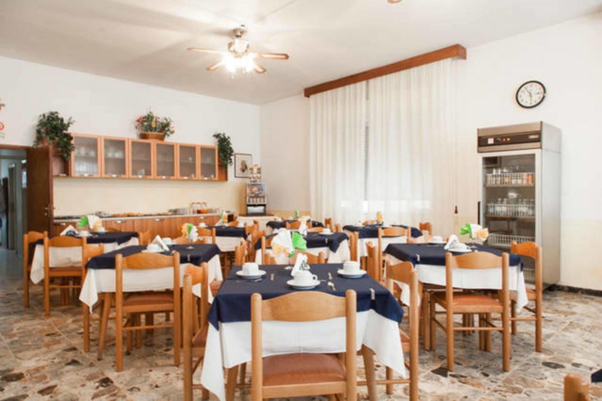 Hotel Ronconi Rimini Luaran gambar