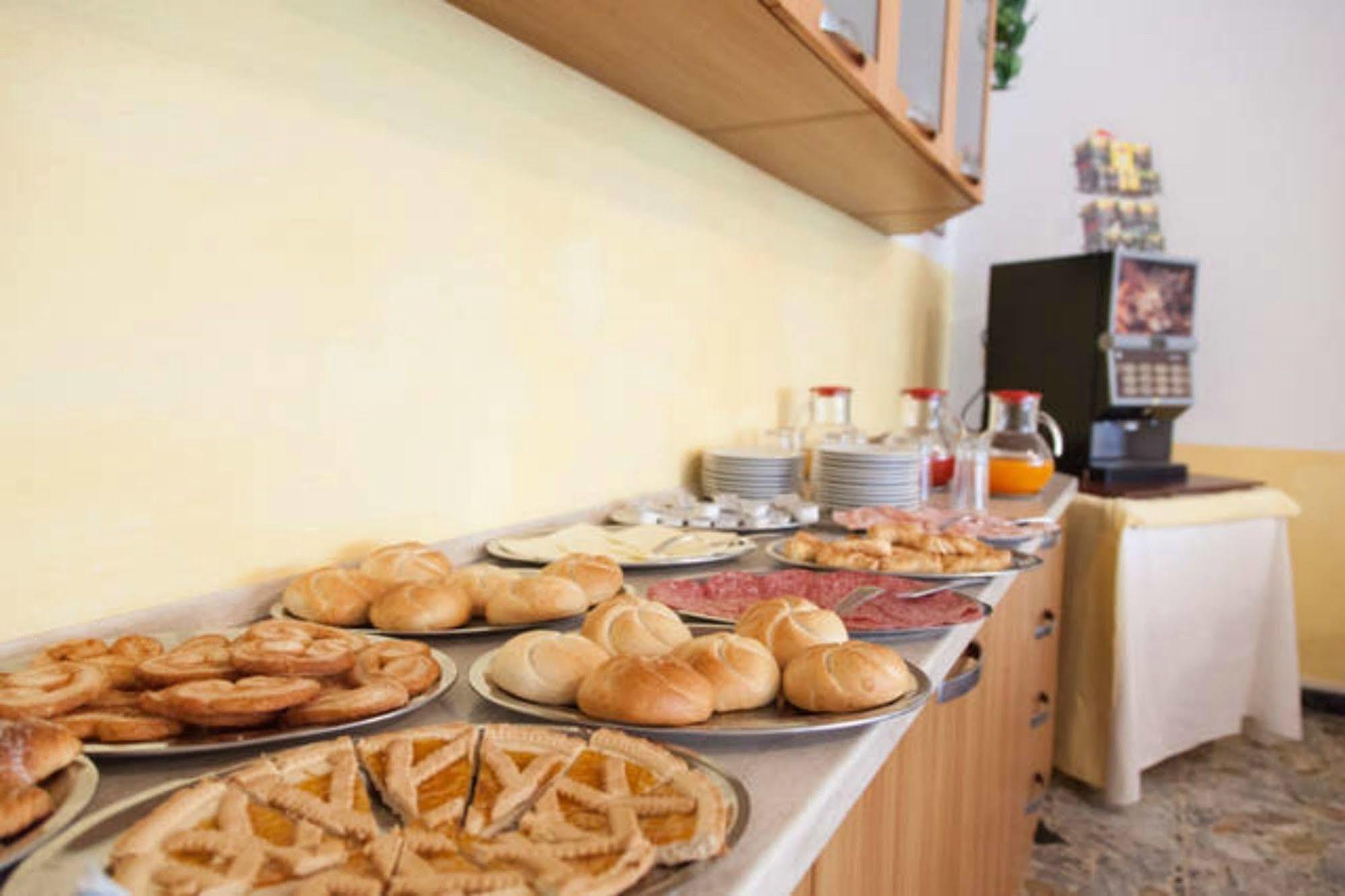 Hotel Ronconi Rimini Luaran gambar